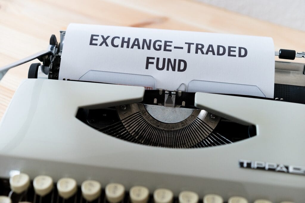 월배당 ETF 투자 전략, 금융, 월스트리트, 안정적 현금 흐름, 조기 은퇴, 주식 시장 지수, 금융 투자, 블랙록, ETF 분석, 노후 대비, 자산 관리